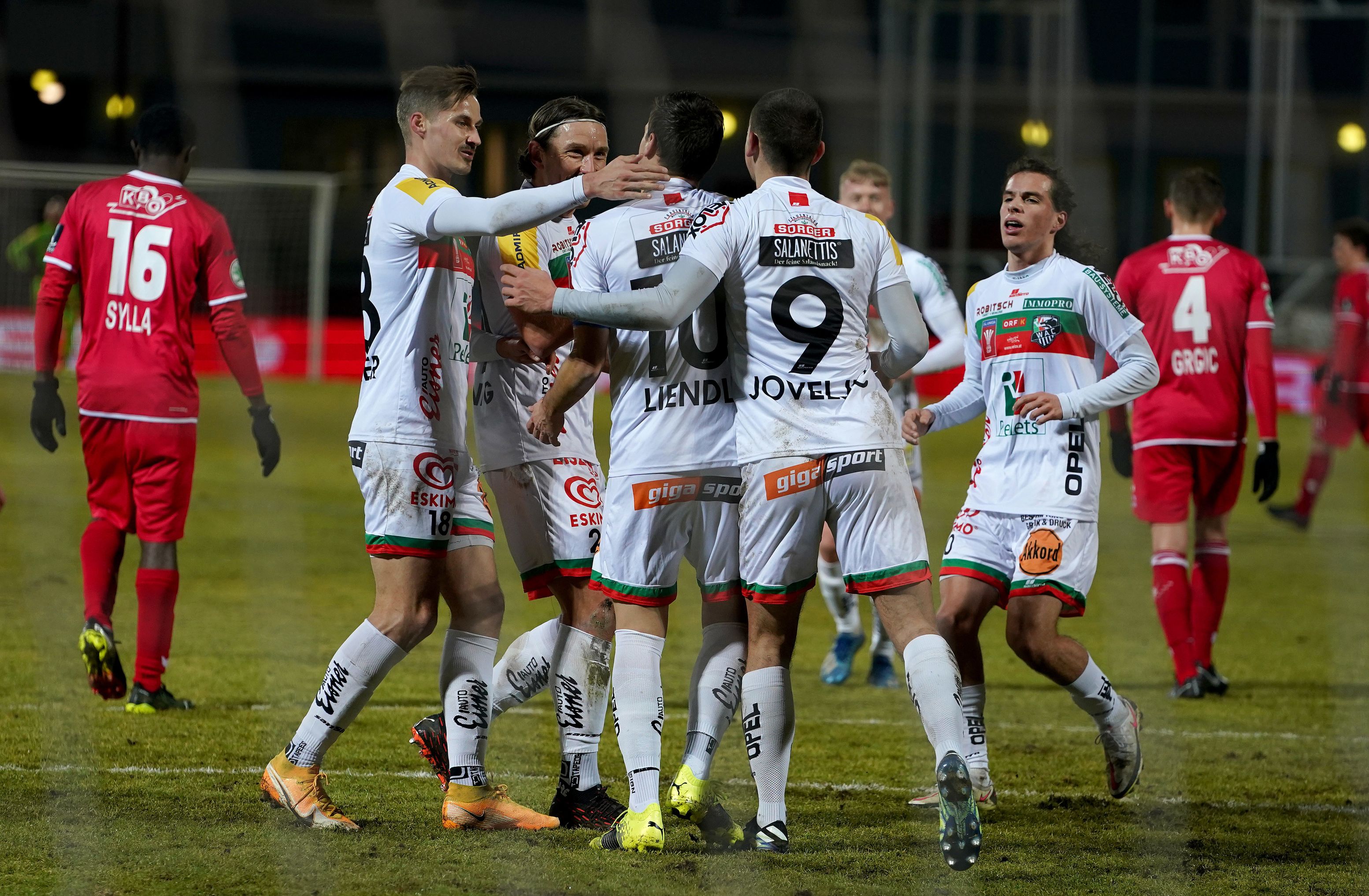 Staubtrocken Rb Salzburg Zieht Ins Cup Halbfinale Ein Oefb At